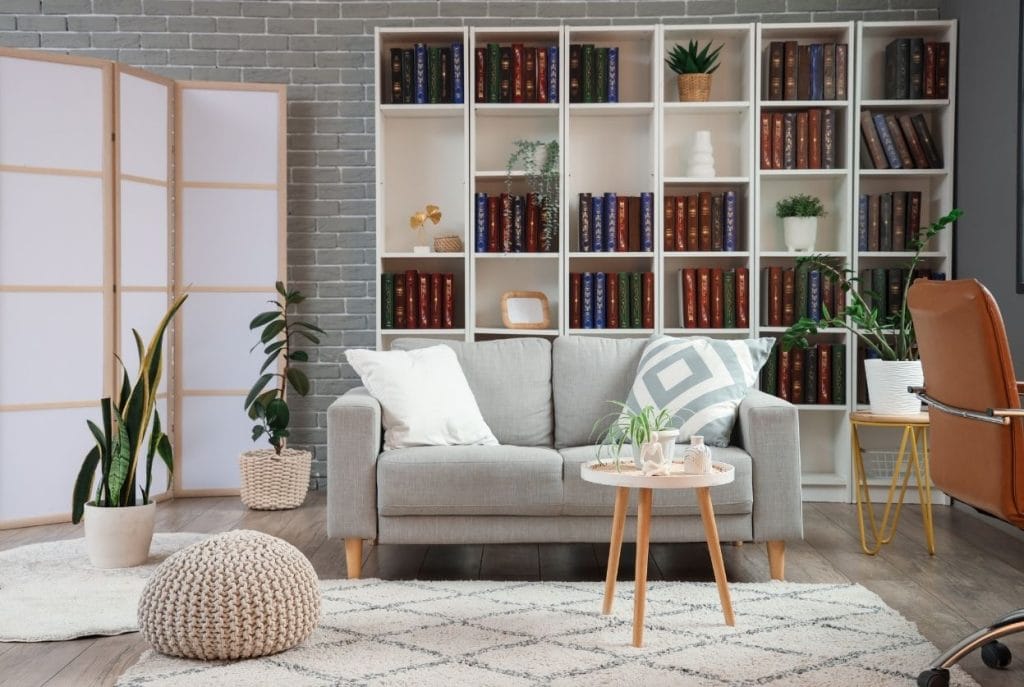 comment concevoir une bibliothèque sur mesure pour le salon