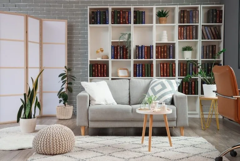 comment concevoir une bibliothèque sur mesure pour le salon